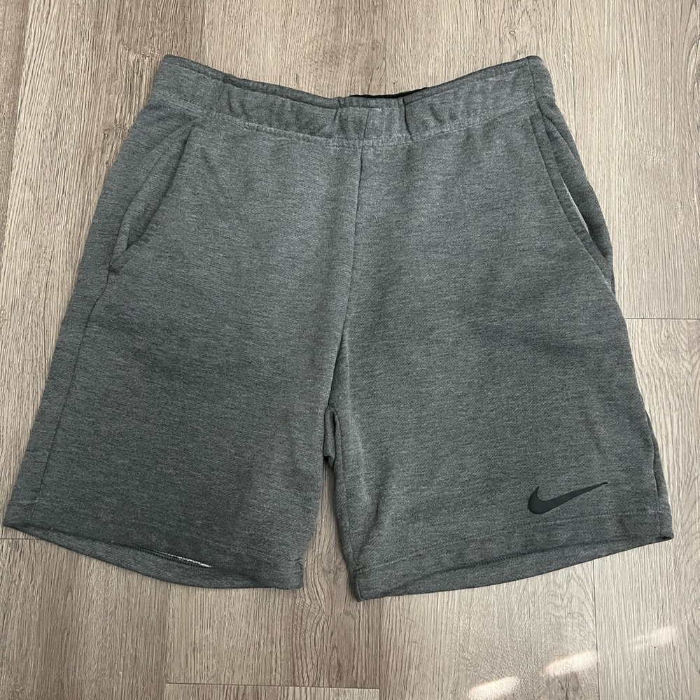 Nike Men's Athletic Gray Sweat Shorts